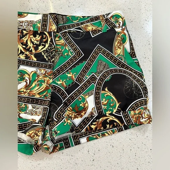 Ovi Scarf Print Women's Shorts - Size Small - Picture 6 of 8